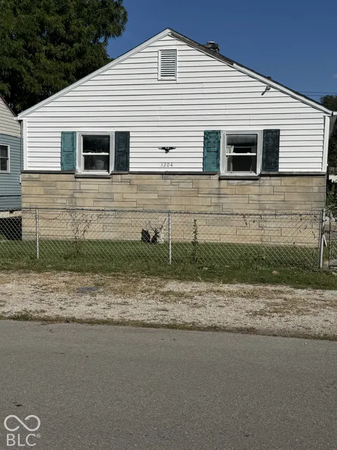 3204 S Vine
