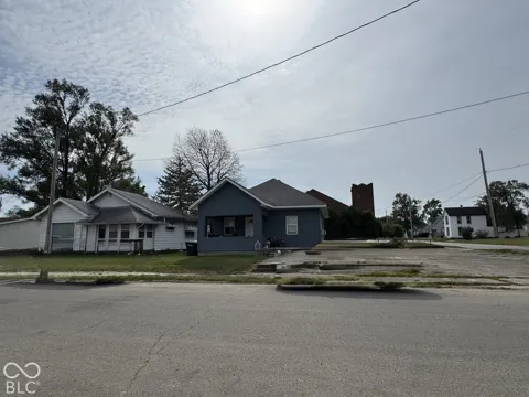 903 E 5th