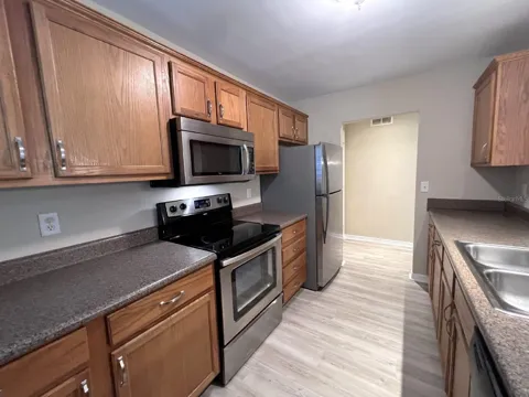 1877 TOUCAN WAY #402