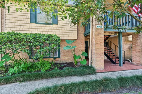 8221 Kingsbrook Road #108