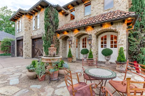 306 Shamrock Circle