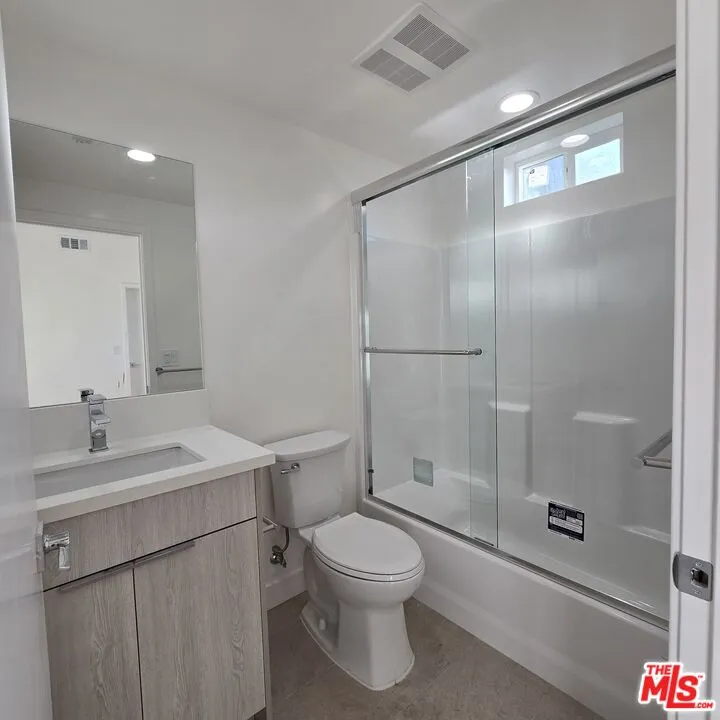 10829 Peach Grove Street North Hollywood, CA 91601