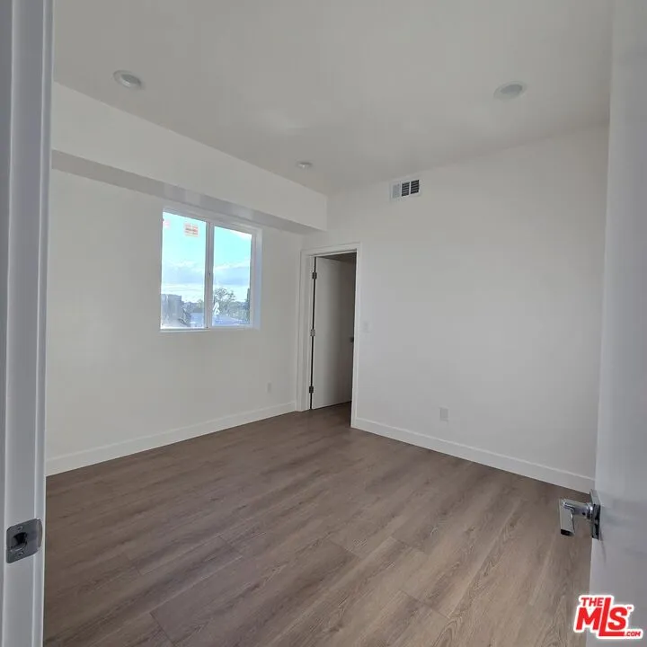 10829 Peach Grove Street North Hollywood, CA 91601