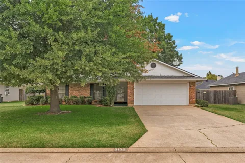 3135 Le Oaks Drive