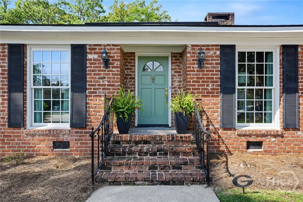 5713 Sweetbriar Circle Savannah, GA 31406