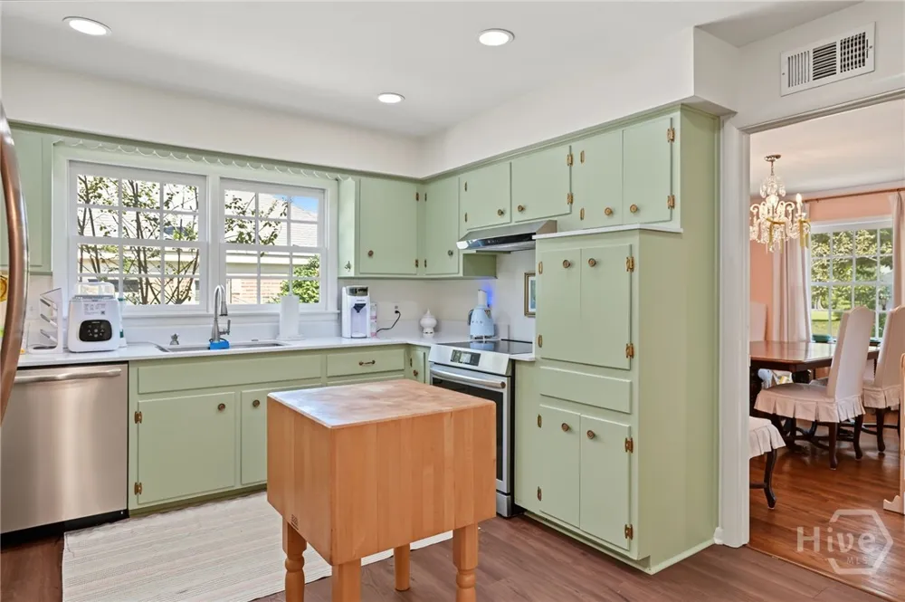 5713 Sweetbriar Circle Savannah, GA 31406