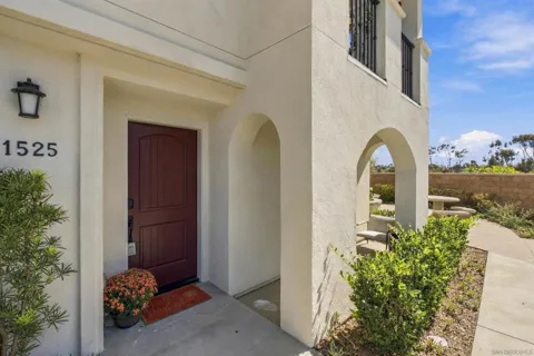 1525 Fig Tree Way