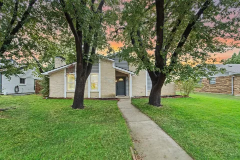 1882 Hillcrest Drive