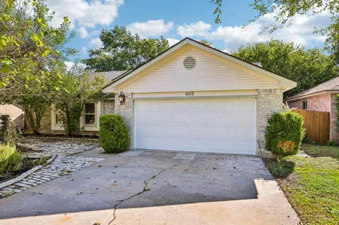 605 Hawthorne Lane