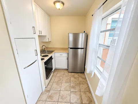 2735 NE 9TH AVENUE #Unit-B
