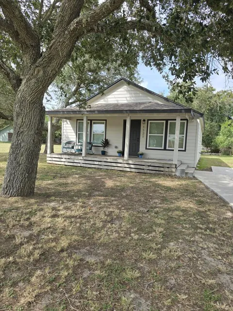 1121 Lady Clair