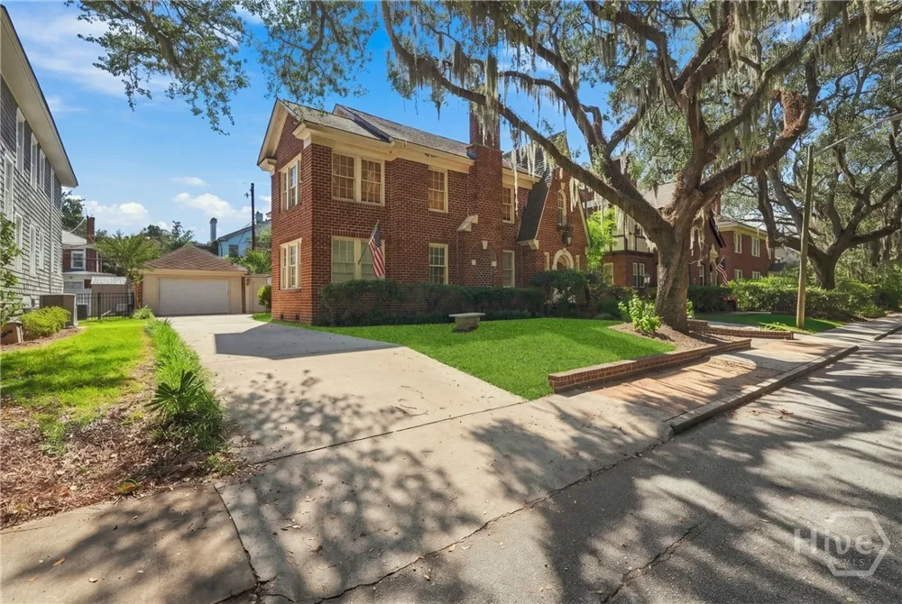 633 E 46th Street Savannah, GA 31405