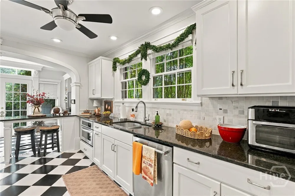633 E 46th Street Savannah, GA 31405
