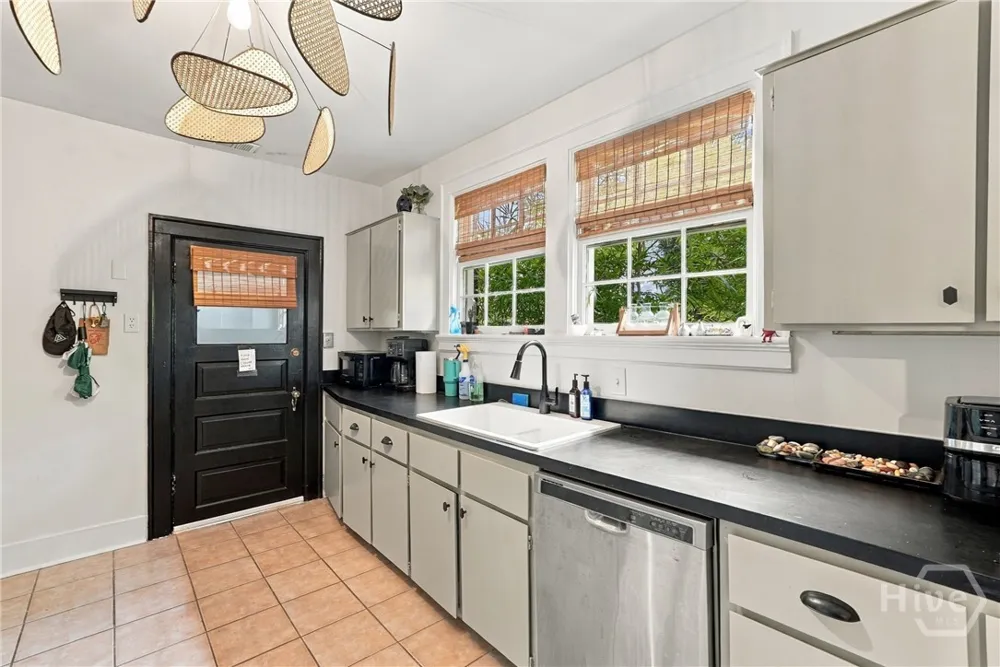 633 E 46th Street Savannah, GA 31405