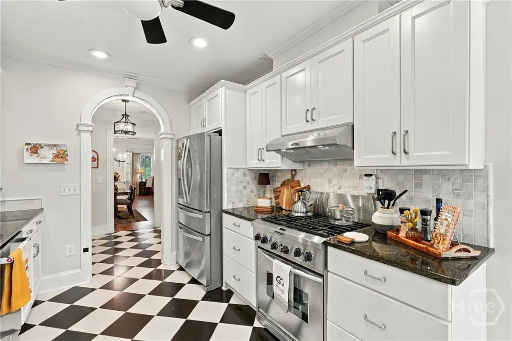 633 E 46th Street Savannah, GA 31405