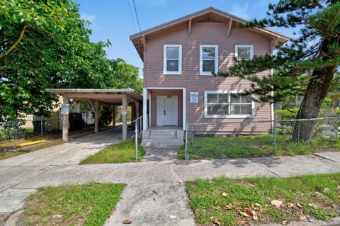 885 7th Street