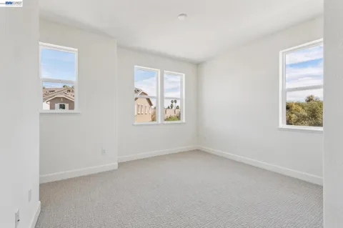 129 Creek View Cir
