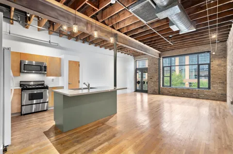 411 Brazos Street #206