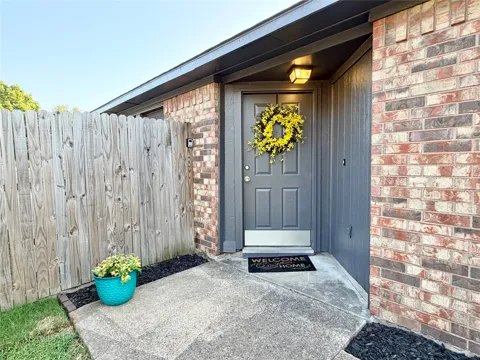 211 E Stone Circle
