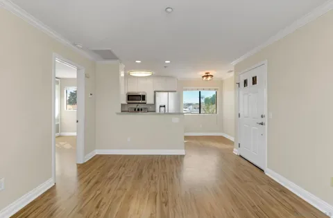 201 Ave #5