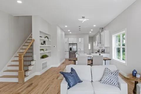 2409B 14th Ave