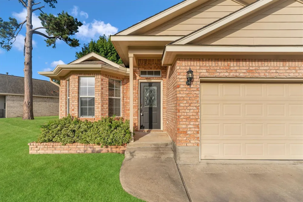135 Snug Harbor Drive Conroe, TX 77356