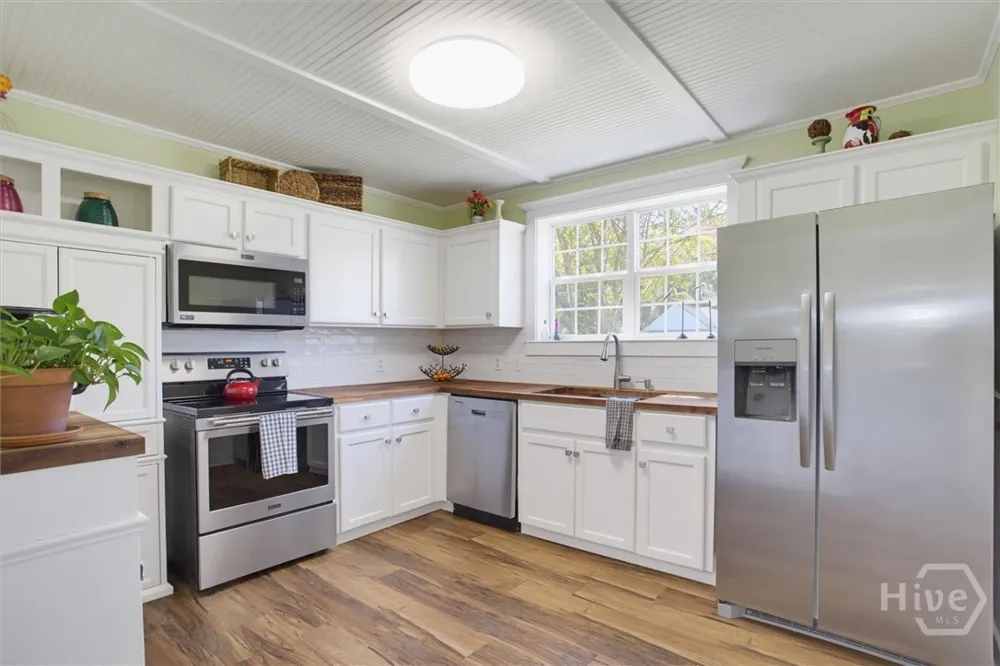 406 E 61st Street Savannah, GA 31405