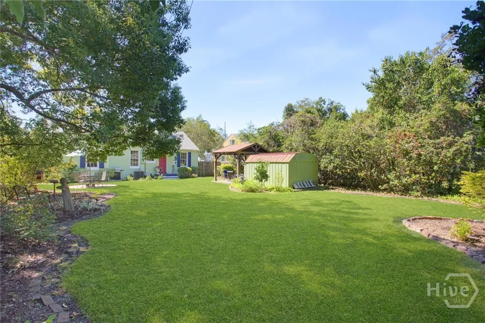 406 E 61st Street Savannah, GA 31405