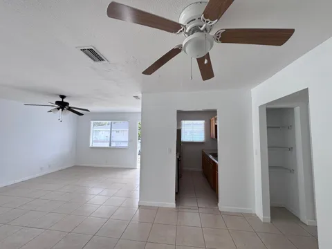 725 W Tiffany Drive #4