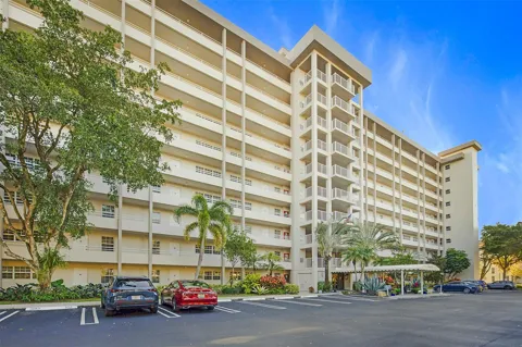 575 Oaks Lane #703