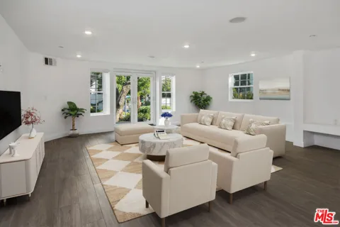 1105 Alta Loma Road #5