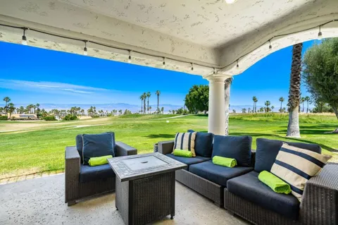 673 Vista Lago Circle