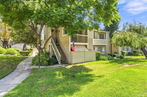 5706 Old Village
