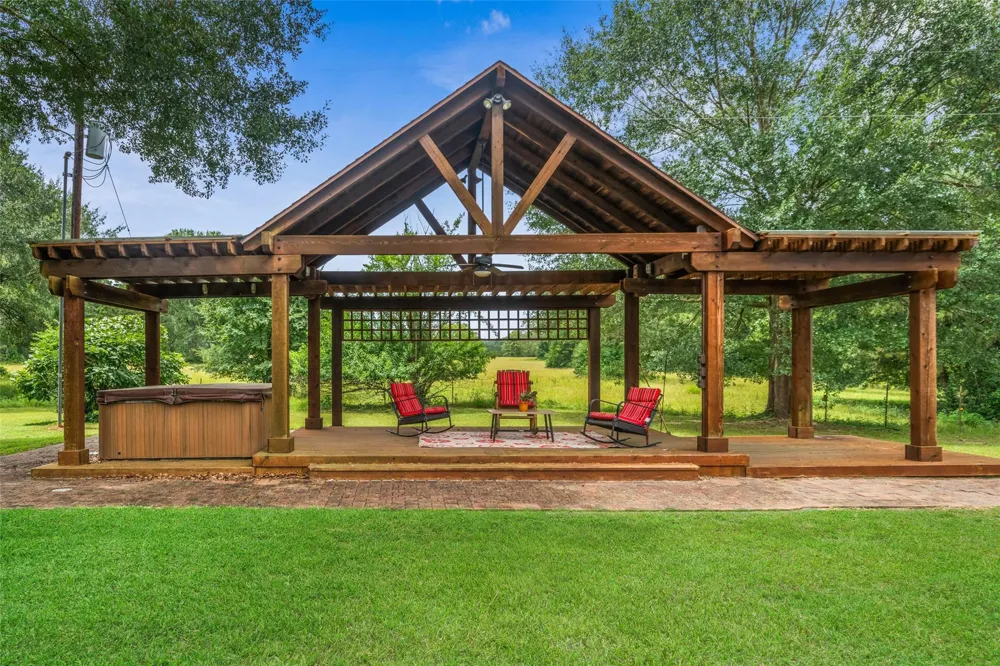 2222 Fm 945 Road S Cleveland, TX 77328