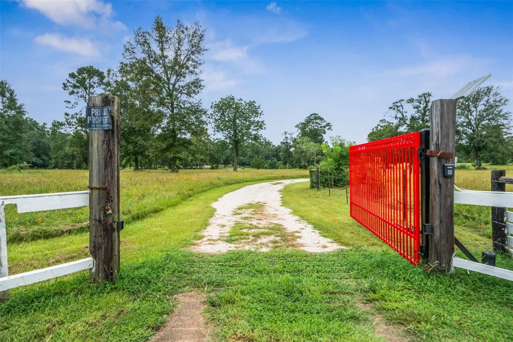 2222 Fm 945 Road S Cleveland, TX 77328