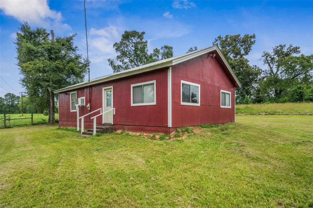 2222 Fm 945 Road S Cleveland, TX 77328