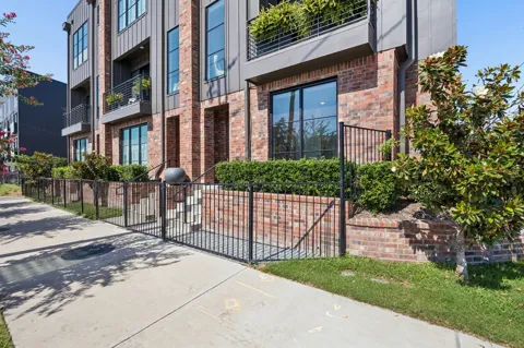 737 Zang Boulevard #103