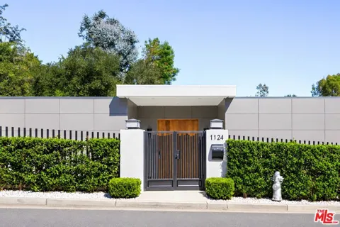 1124 Summit Drive