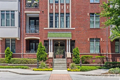 2810 Selwyn Avenue #209