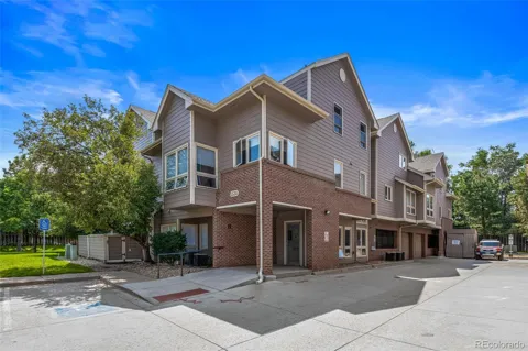 1330 S Monaco Parkway #14