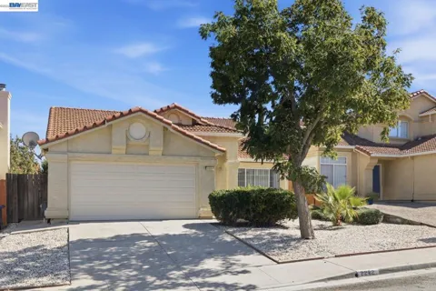 2222 Woodhill Dr