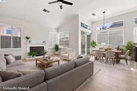 2222 Woodhill Dr