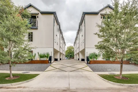 4222 Hawthorne Avenue #102