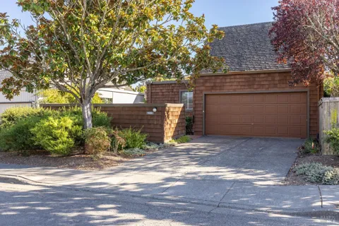 1324 Avenida Sebastiani