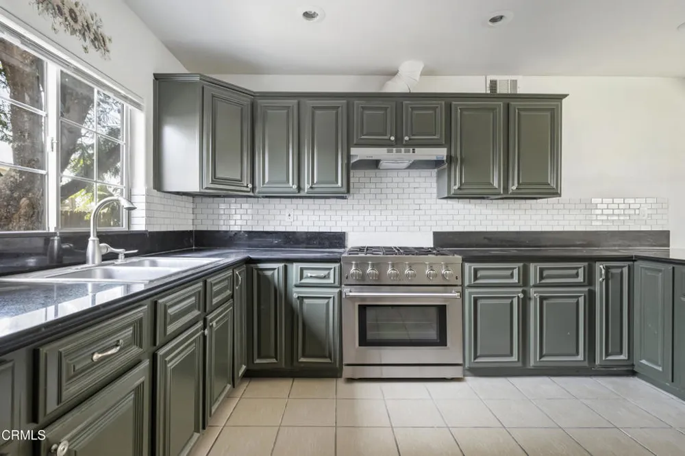 9824 Catawba Avenue Fontana, CA 92335
