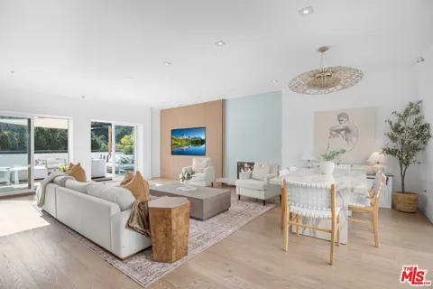 8755 Skyline Drive