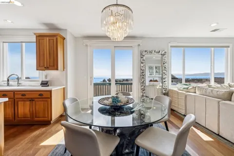 214 Seaview Dr