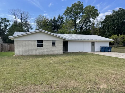 615 Cherokee Trace