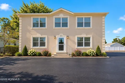 806 Fischer Boulevard