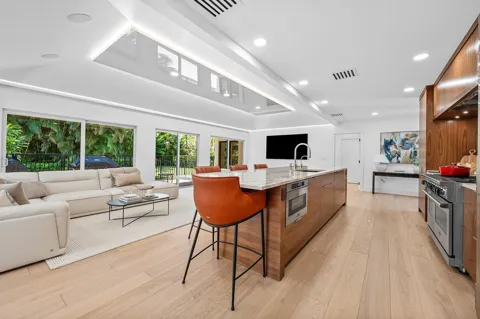16 Little Pond Road